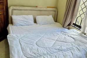 WiFi, bed sheets