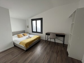 Apartamento | 9 quartos, individualmente mobiliados