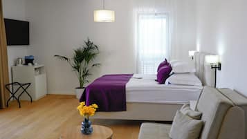 Deluxe-Doppelzimmer, Balkon, Meerblick | Zimmersafe, Schreibtisch, laptopgeeigneter Arbeitsplatz
