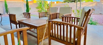 Quiet & Cozy 2BR in Heart of Vegas - 8 Mins to Strip & Downtown