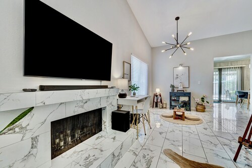 Quiet & Cozy 2BR in Heart of Vegas - 15 Mins to Strip & Downtown