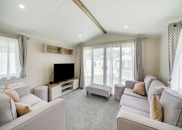 TV - Caravan with one double and two twin. (Longridge, Ribble Valley)