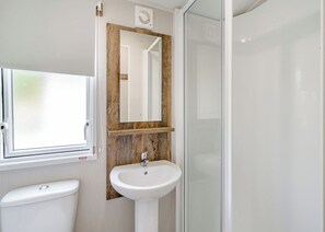 Bathroom - Gold Plus 3 Bed + Deck (Longridge, Ribble Valley)