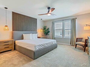 5 室のベッドルーム、アイロン / アイロン台、インターネット、ベッドシーツ