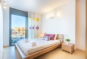 3 habitaciones y tabla de planchar con plancha