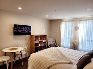 1 dormitorio, tabla de planchar con plancha, wifi y ropa de cama