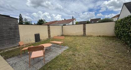 Bright & Practical Base for Motorsport Fans