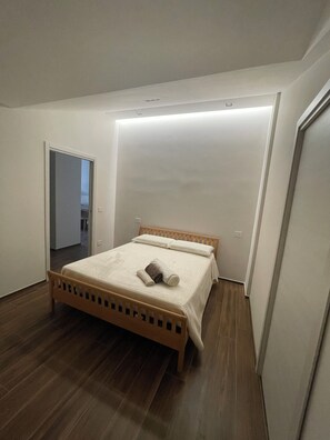 2 dormitorios, tabla de planchar con plancha, wifi y ropa de cama