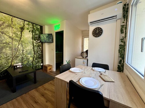 Quiet & Stylish Home With Garden