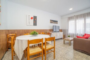 Apartment | Dining - Apartment in Roses Near Sandy Beach (Roses)