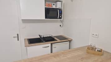 Micro-ondes, four, plaque de cuisson