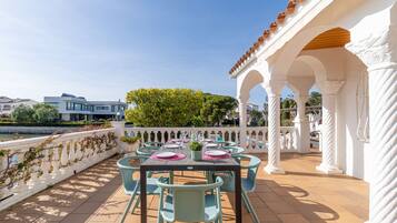 Villa | Outdoor dining