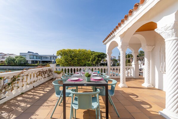 Villa | Outdoor dining