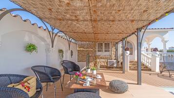 Villa | Outdoor dining