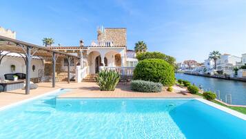 Villa | Pool | Indoor pool, outdoor pool