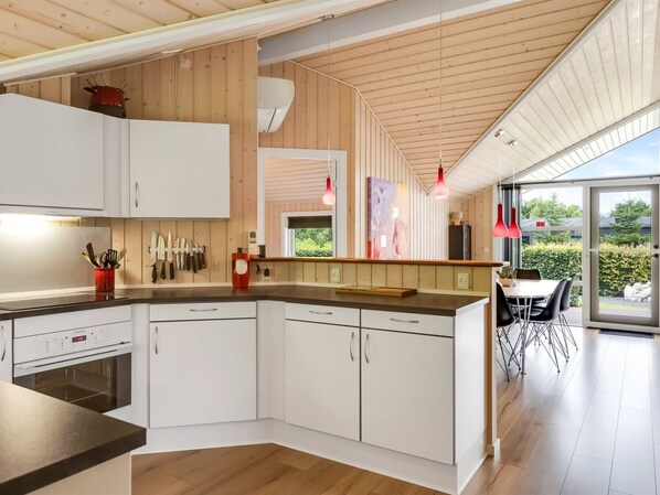 Fridge, microwave, dishwasher, cookware/dishes/utensils - "Naimi" - 30km from the sea by Interhome (Toftlund)