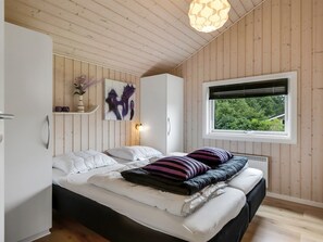 3 bedrooms, Internet