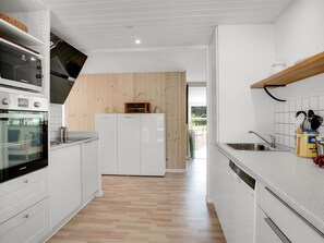 Fridge, microwave, dishwasher, cookware/dishes/utensils