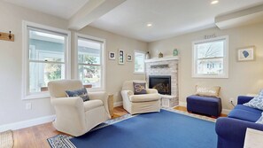 TV - Seas the Day by Bayley Vacation Rentals (Scarborough)