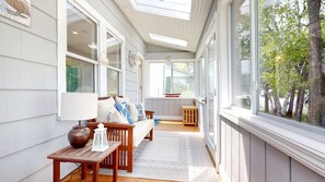 Interior - Seas the Day by Bayley Vacation Rentals (Scarborough)