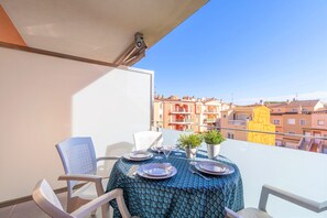 Apartment | Outdoor dining