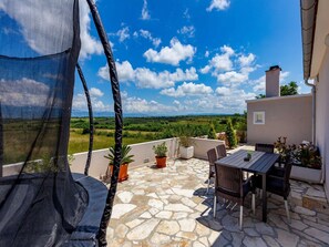 Outdoor dining - Serene Escape Near Zadar - 2 Bedroom Holiday Home (Policnik)