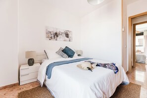 2 chambres, bureau, fer et planche à repasser, Wi-Fi gratuit