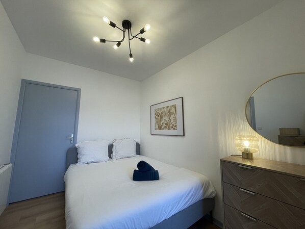 Apartment | 1 bedroom - Bright Urban Retreat With Balcony (Le Mans)