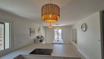 Micro-ondes, four, plaque de cuisson, lave-vaisselle