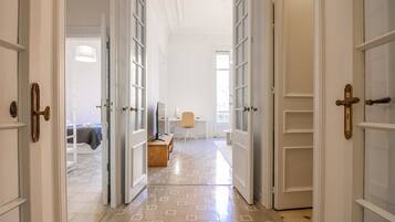 4 bedrooms, in-room safe, desk, iron/ironing board