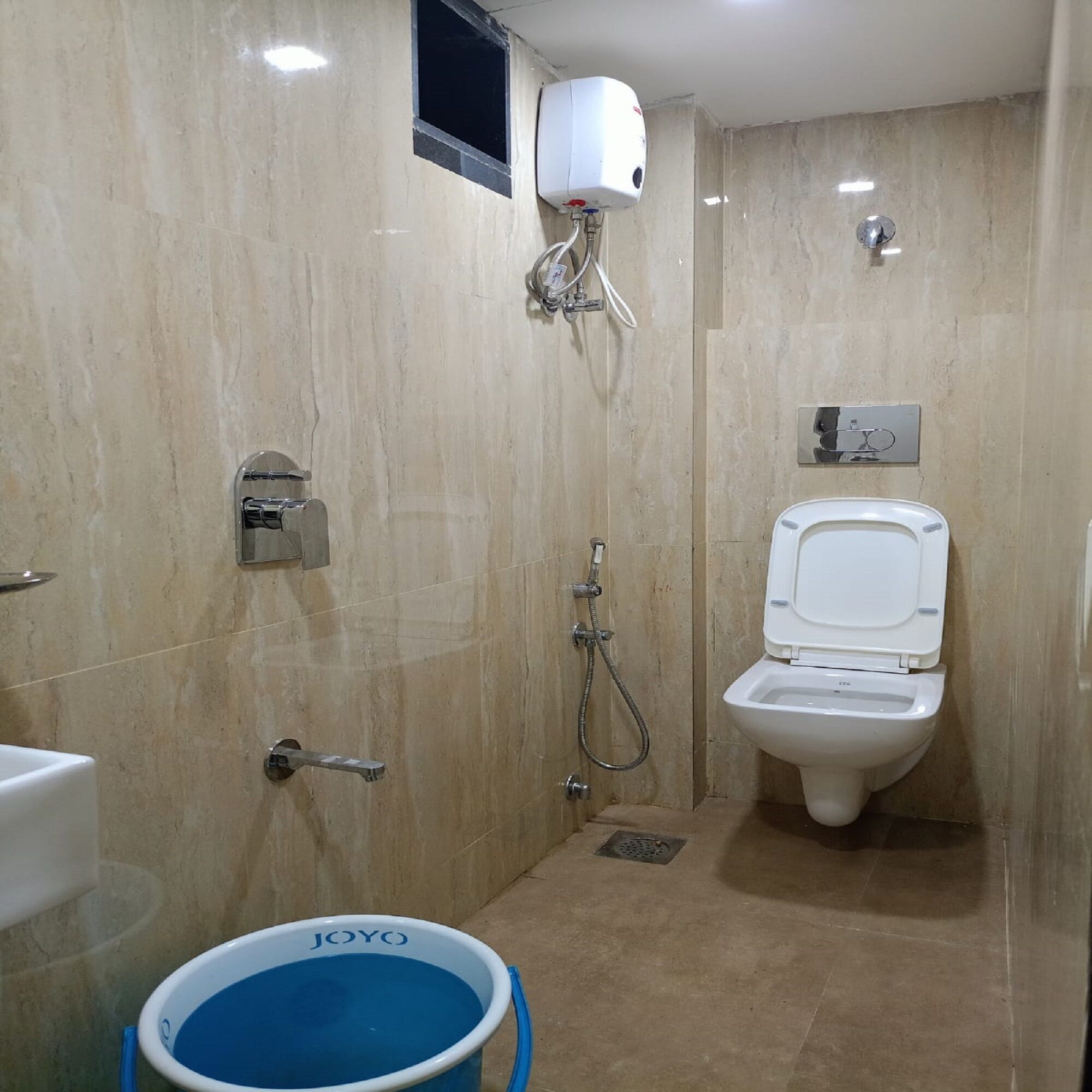 Bañera, artículos de tocador gratuitos, toallas, jabón