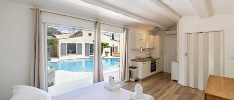 Villa | 6 bedrooms, laptop workspace, bed sheets