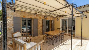 Vila | Tempat makan outdoor