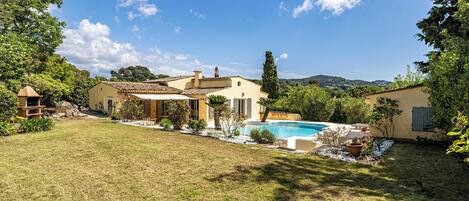 فيلا | حمام سباحة | حمّام سباحة خارجي