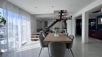 House | Tempat makan