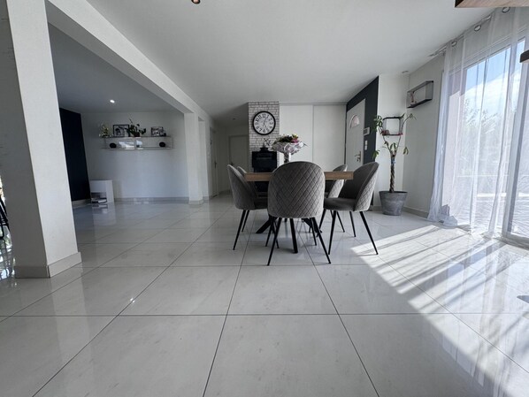House | Dining