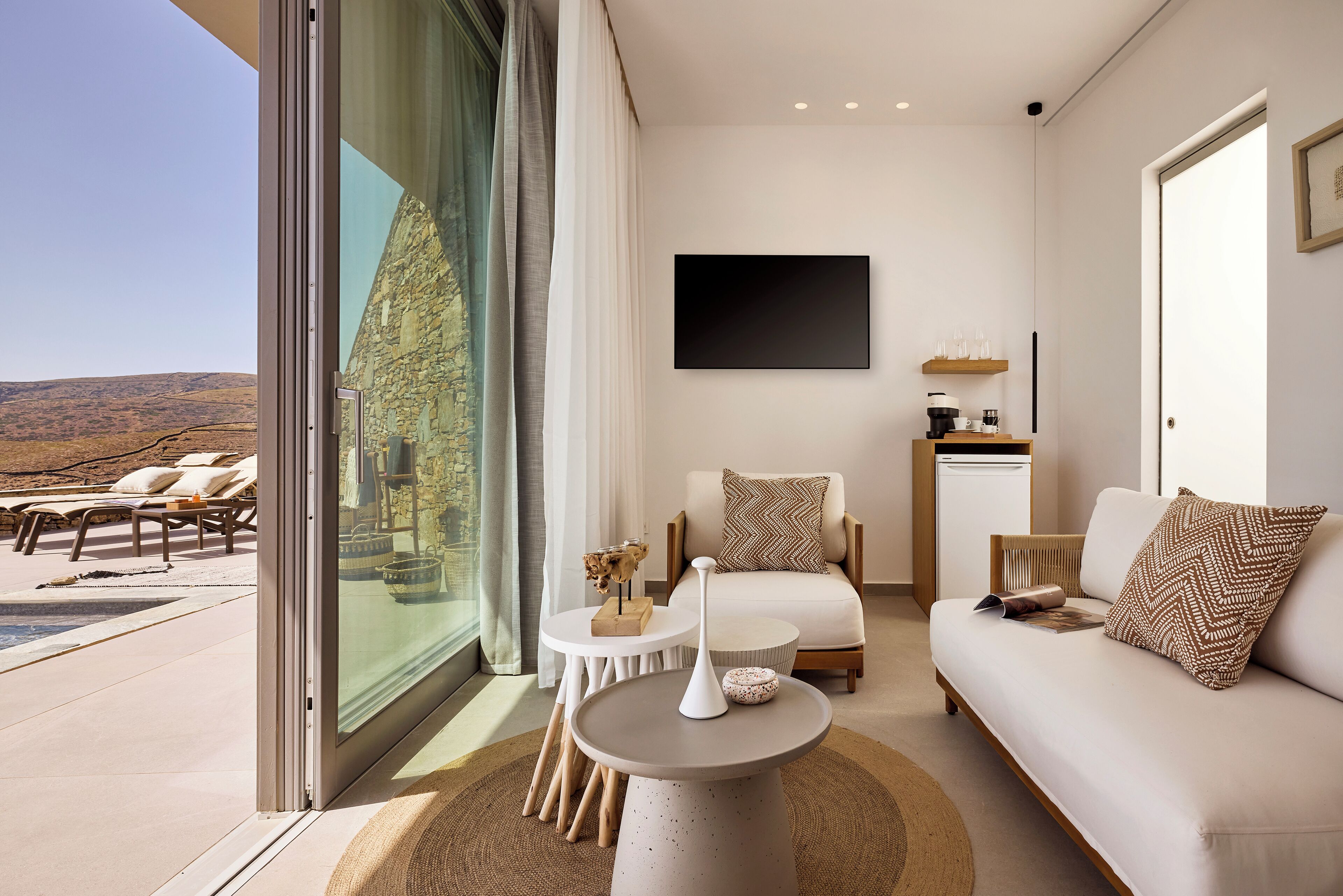 Superior Suite Private Pool, Sea View | 客廳 | 平面電視、Netflix、串流服務