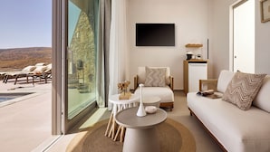 Superior Suite Private Pool, Sea View | 거실 공간 | 평면 TV, 넷플릭스, 스트리밍 서비스