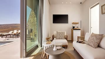 Superior Suite Private Pool, Sea View | Vardagsrum | Platt-tv, Netflix och streamingtjänster
