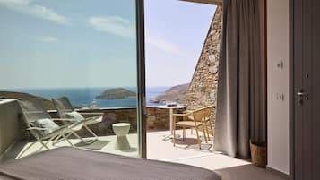 Suite with Mini Pool, Sea View | 客房内保险箱、隔音、免费 WiFi、床单