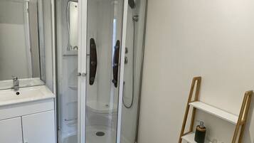 Apartemen | Kamar mandi | Handuk