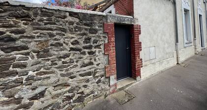 Urban Comfort Near the TGV , Sleeps 4