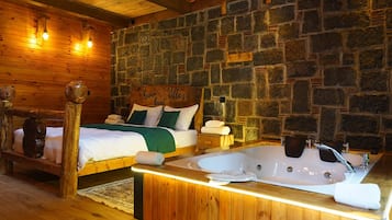 Bungalow Deluks, pemandangan sungai | Seprai premium, Wi-Fi gratis, dan seprai linen