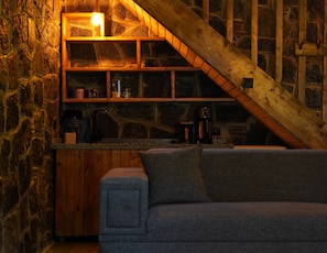 Máquina de café espresso, cafetera o tetera y utensilios de cocina