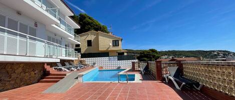 Apartamento | Piscina | Una piscina al aire libre