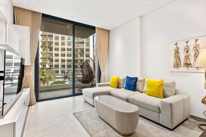 TV, table tennis - Chic Retreat 1Bedroom with Pool view (Dubai)