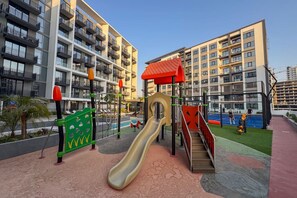 Children's area - Chic Retreat 1Bedroom with Pool view (Dubai)