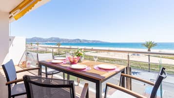 Apartment | Outdoor dining