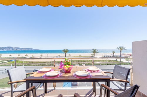 Apartment in Empuriabrava by the Beach