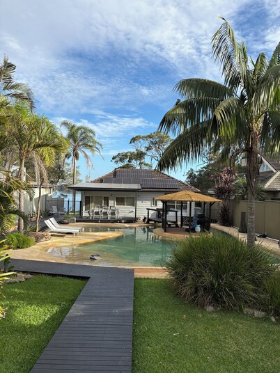 Waterfront Oasis Lakefront Villa